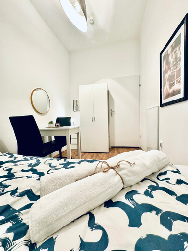Room 3, 5BR Apartment for 10 Near Alterlaa, Wien