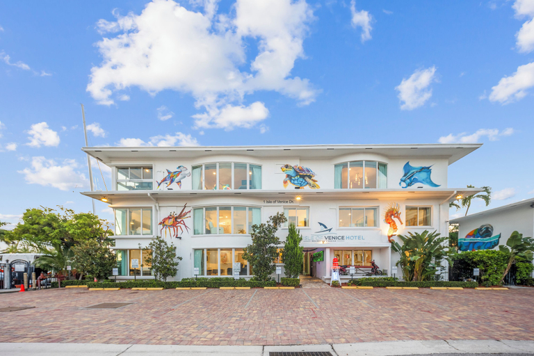 Exterior & Views 2, Isle of Venice, Broward