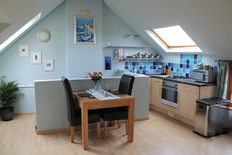 Others 5, 1-bed Apartment Sleeps 2 - Patio -bbq - Hot Tub, Cornwall