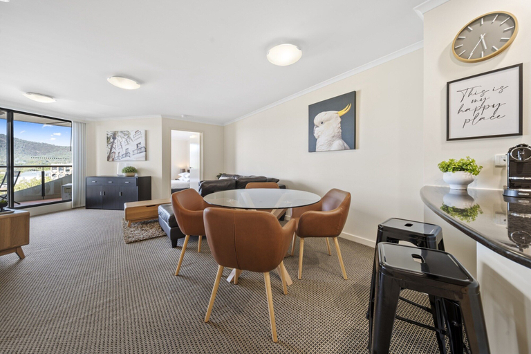 Dining, Inner-city 2-bed With Parking, Pool, Gym & BBQ, Canberra