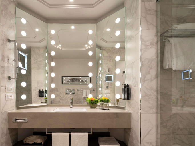 Bathroom 5, Cerretani Hotel Firenze - MGallery Collection, Florence