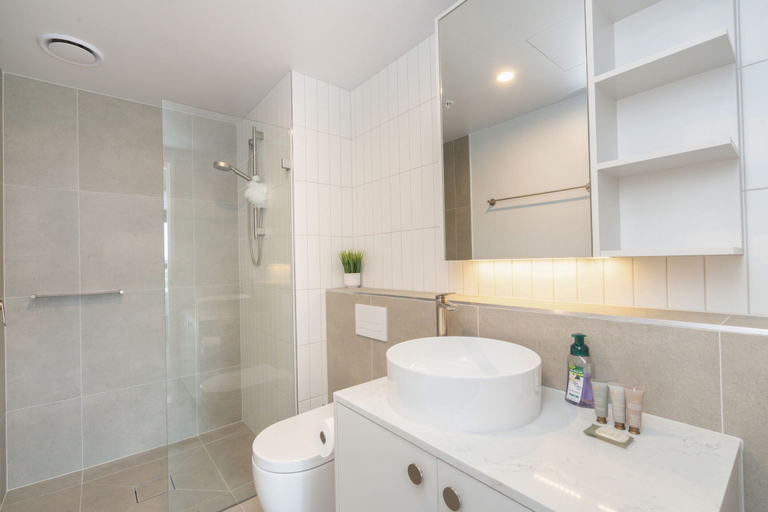 Bathroom 5, Modern 2-bed Apartment With Premium Amenities, Canberra