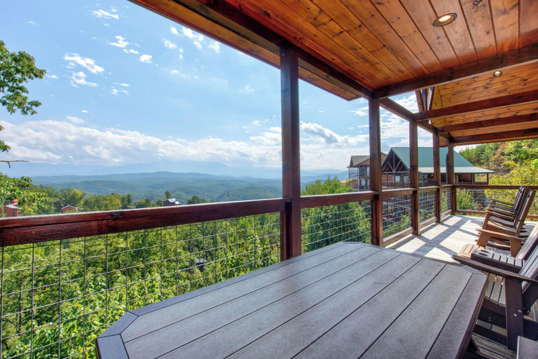 Outdoor dining 2, Majestic View, Sevier