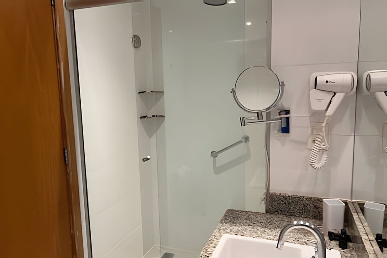 Bathroom 3, Brisas do Lago - apartamento 1, Brasília