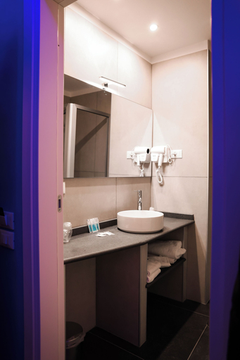 Bathroom 4, Hotel Miravalle, Napoli