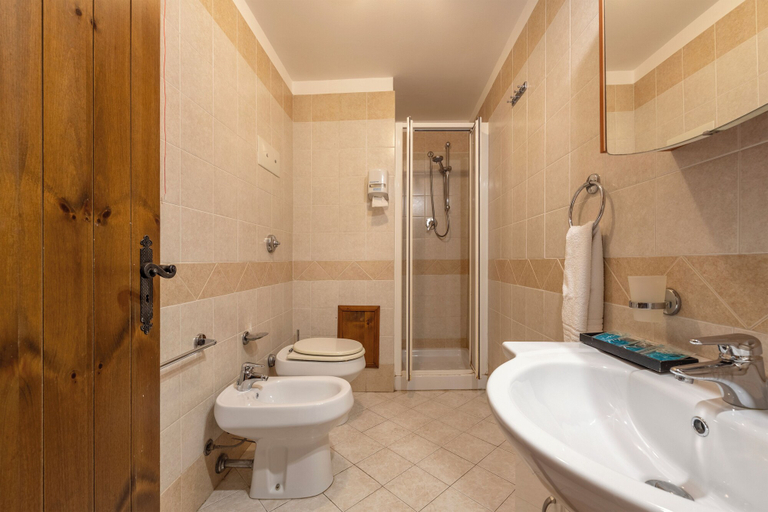 Bathroom 5, Hotel Castello di Giuliano, Palermo