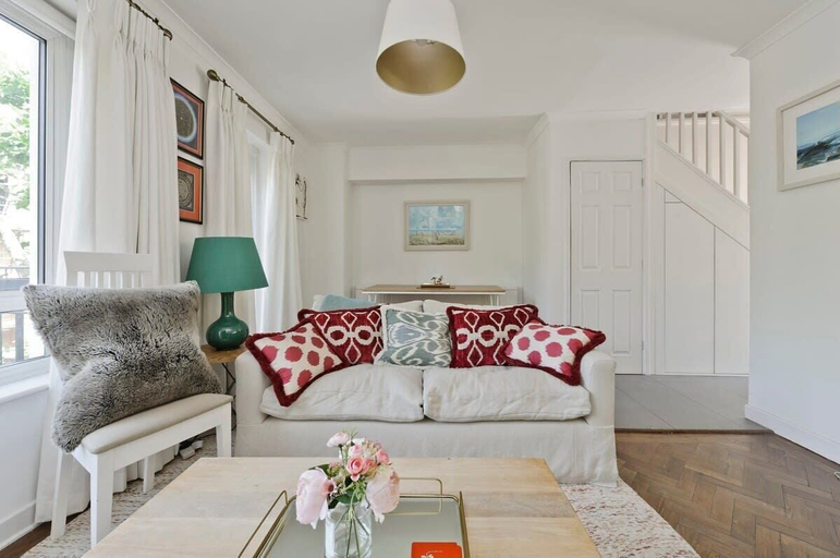Others 5, 3 Bedroom Apartment, Earls Court, London