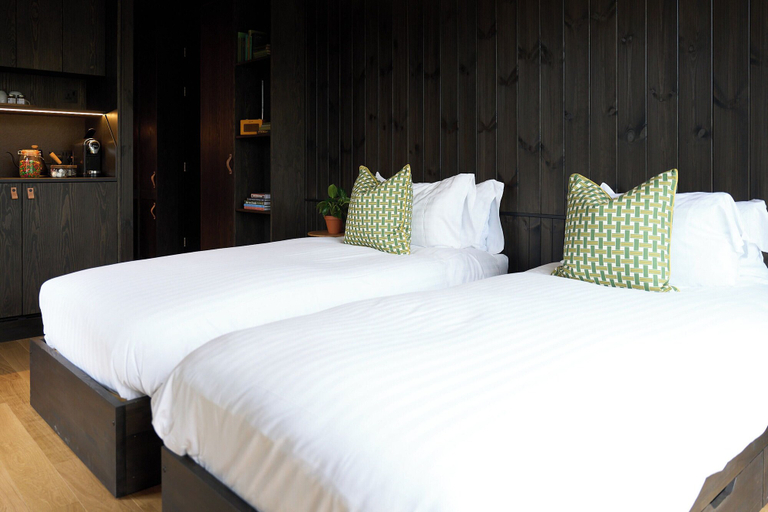 Bedroom 2, Mad Swans in the Mendips – Near Bath, Somerset
