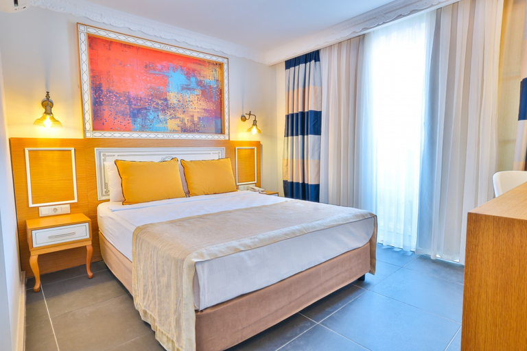 Bedroom 4, Crystal World Of Colours Comfort Collection, Serik