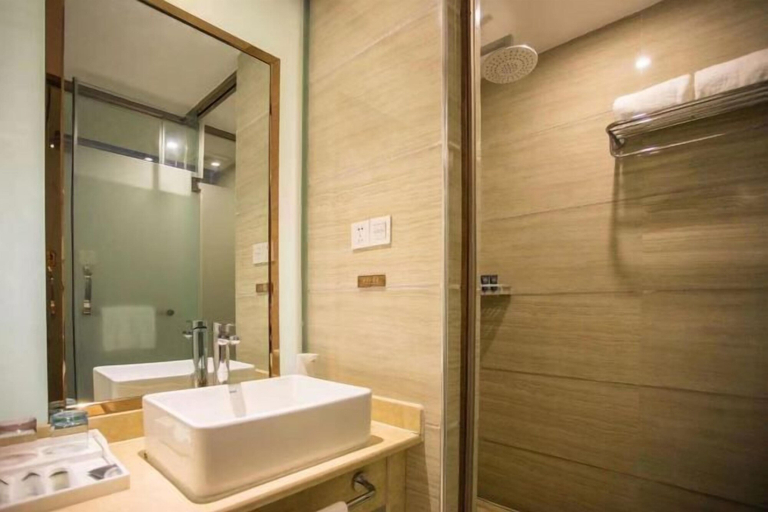 Bathroom 3, Qinqingshu Hotel, Zhumadian