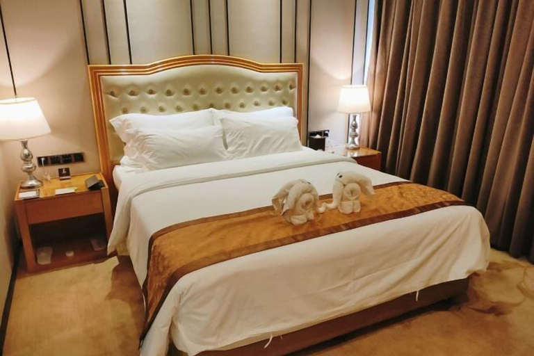 Bedroom 3, Golden Phoenix International Hotel, Zhaoqing