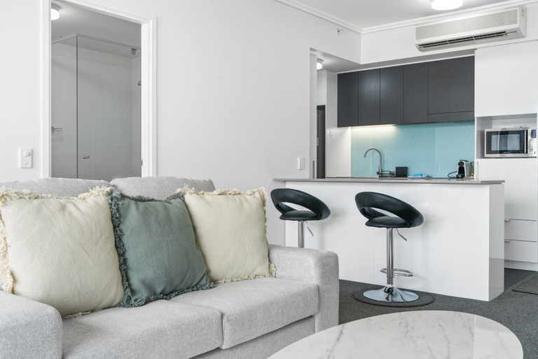 Living area 5, Chic 1 Bed Inner-city Retreat With Pool and Views, Fortitude Valley