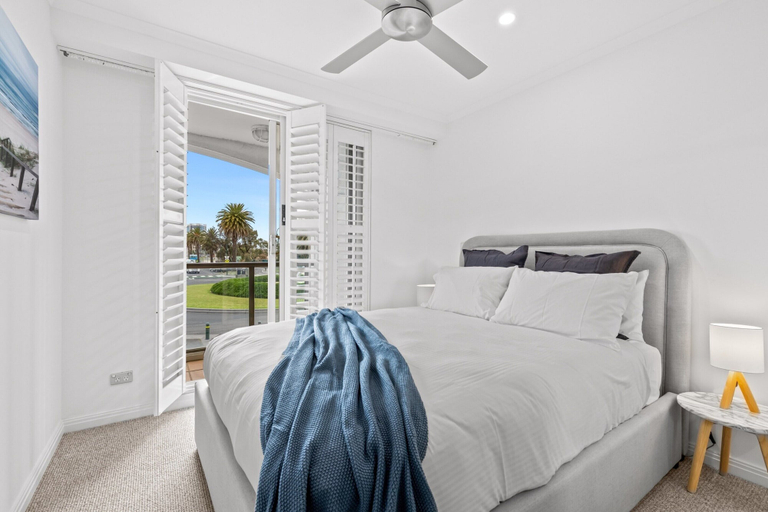 Room 5, Scenic Beachside 3-bedroom With Water Views, Melbourne