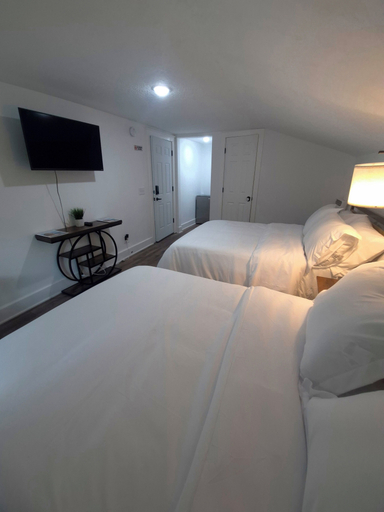 Room 5, Zora's Sojourn, Saint Johns