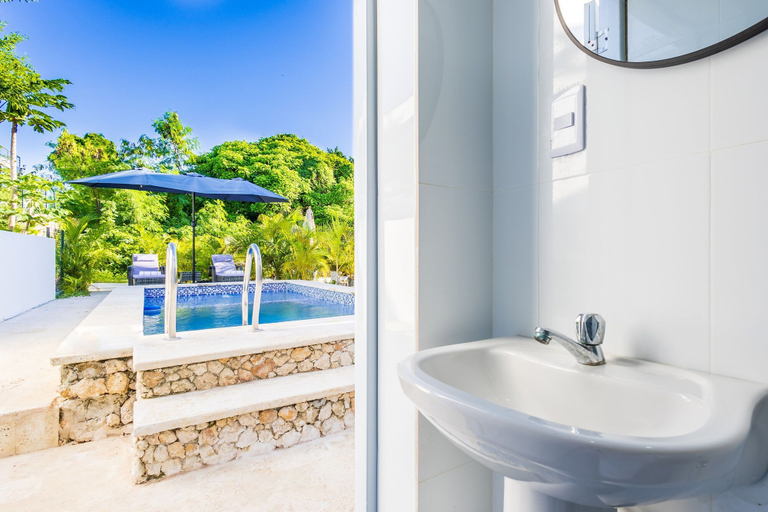 Room 3, New Modern 2-lvl Punta Cana Villa in Gated Community With Private Pool Rooftop Jacuzzi, Salvaleon de Higuey