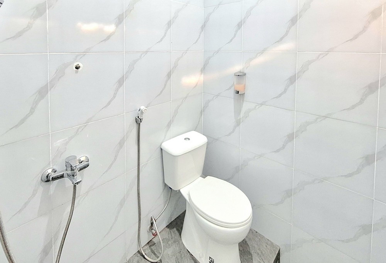 Bathroom 5, Queen Asri, Kediri