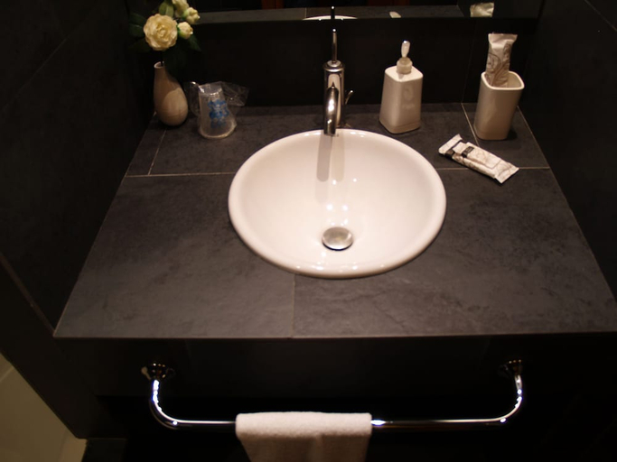 Bathroom 3, Hotel Tobazo, Huesca