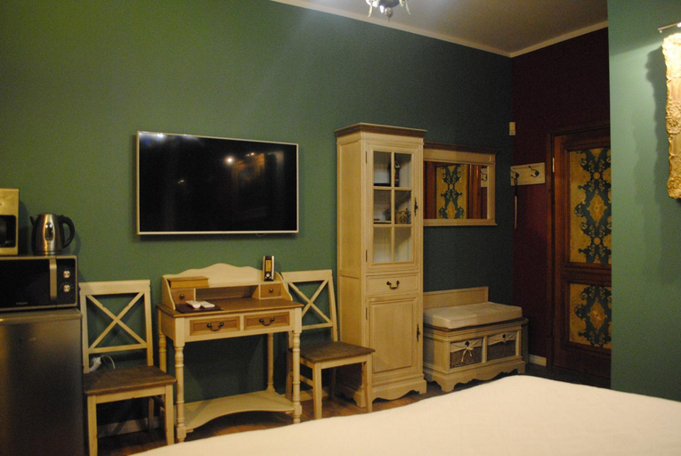 Bedroom, Alex Maja, Pärnu