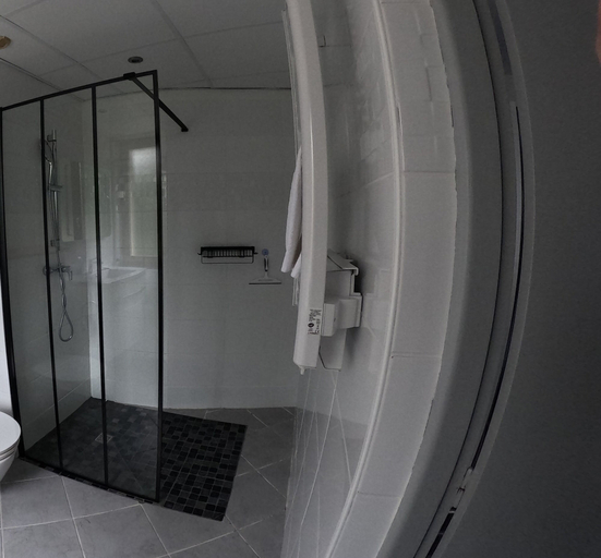 Bathroom 5, Au Pont de la Gineze, Lozère