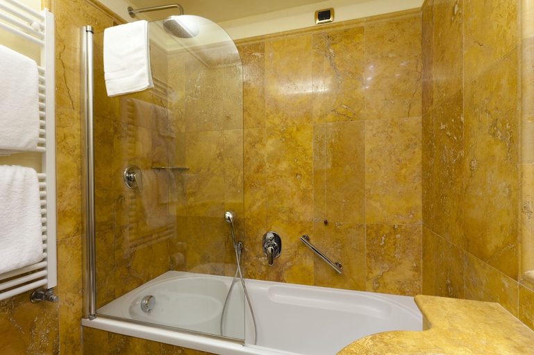Bathroom 3, Hotel Al Codega, Venezia