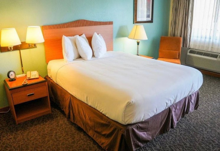 Bedroom 3, Sierra Inn, Cochise