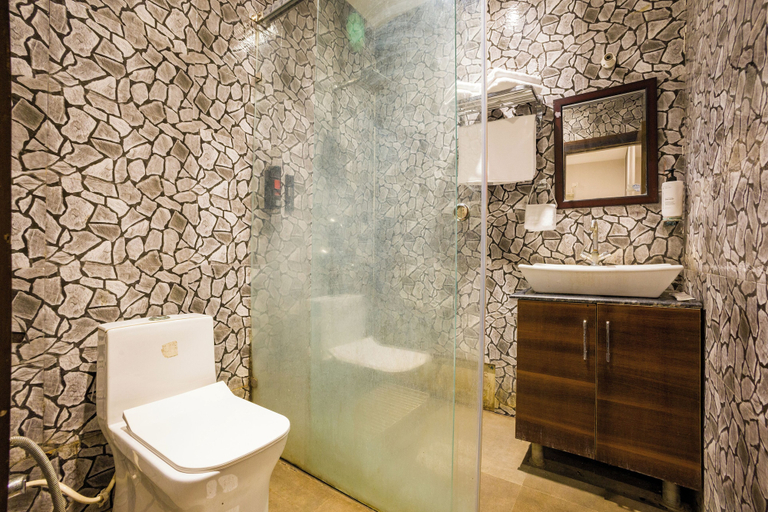 Bathroom 4, Alaya Stays Krishna Manor 3BHK With Pool, Gautam Buddha Nagar