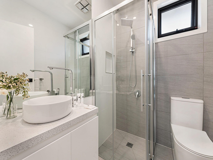 3, Gorgeous 3-Bed House with Spacious Shared Backyard, Melbourne