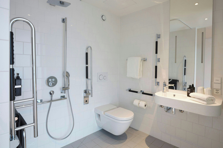 Bathroom 5, citizenM Copenhagen Radhuspladsen, Copenhagen