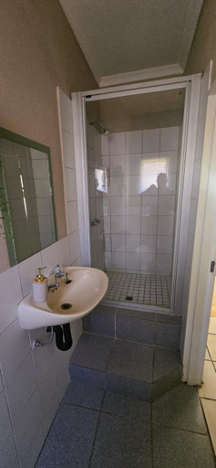 Bathroom 3, Safari Park, Pixley ka Seme