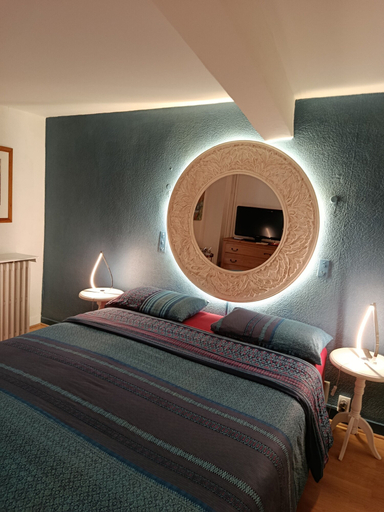 Bedroom 3, Chambre D'hôtes les Myriades D'Or, Loire