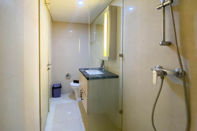 Bathroom 3, Cozy Studio Apartment At 21St Floor Warhol (W/R) Residences, Semarang