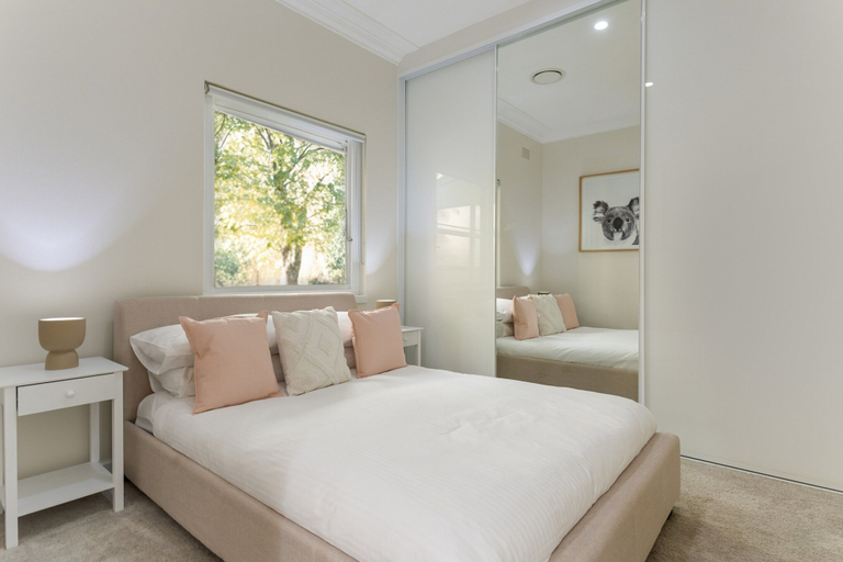 Room 2, Idyllic 4-bed Home With Alfresco Area Near Beach, Sydney