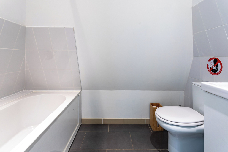 Bathroom 5, Château Côte de Nacre, Calvados