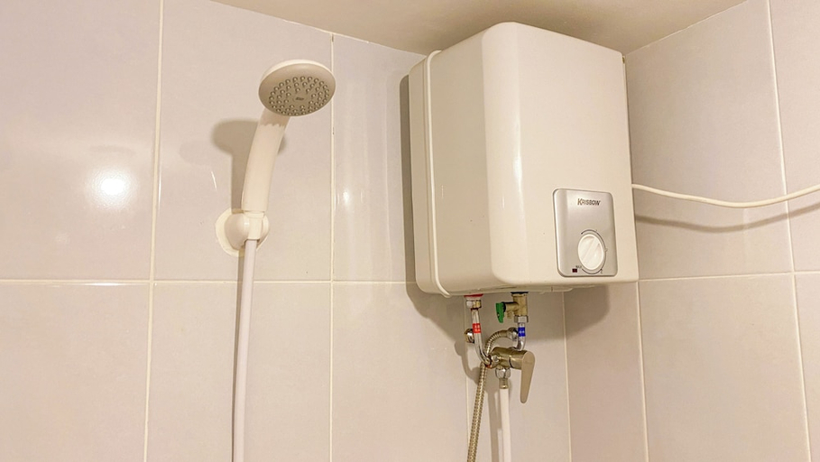 Bathroom 5, Simply & Comfy Studio Apartment At Tokyo Riverside Pik 2, Tangerang