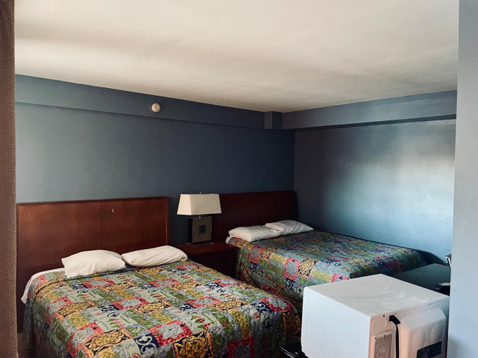 Bedroom 2, Skylark Motel, Cook
