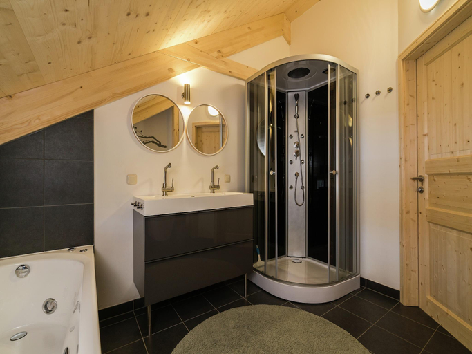 5, Luxurious Chalet in Sankt Lorenzen ob Murau with Jacuzzi, Murau