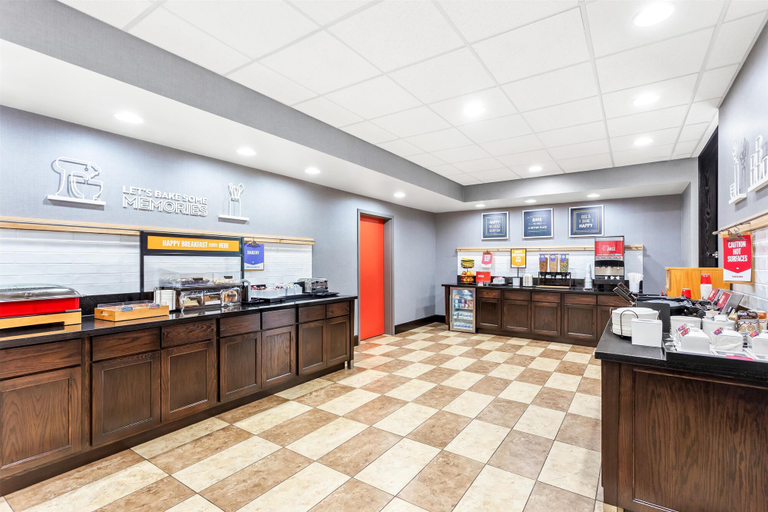 Food & Drinks 5, Hampton Inn DeKalb, IL, De Kalb