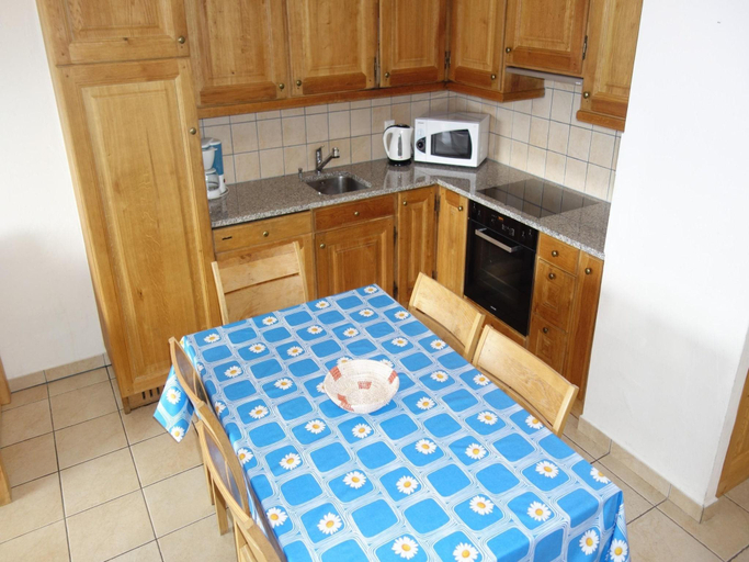 5, Cosy apartment with balcony, Sion