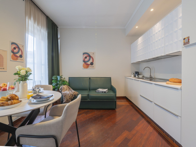 Room 5, Corso Venezia - Elegant 1 BR apt With Shared Rooftop Terrace in the Heart of Milan, Milano