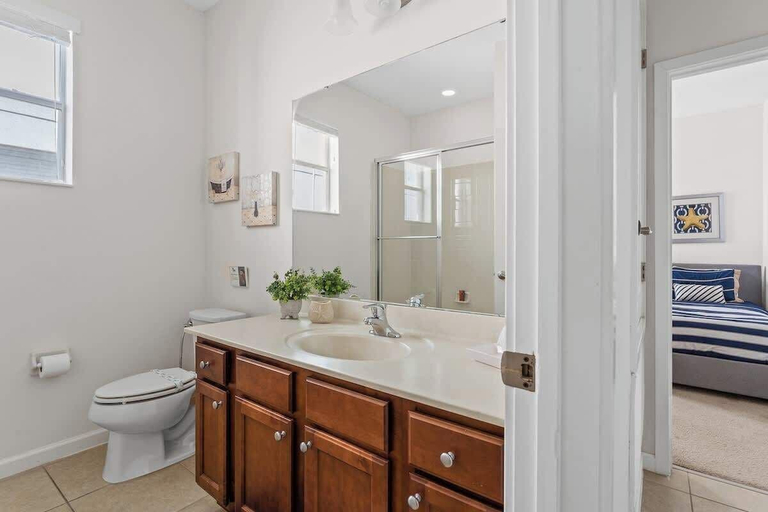 Bathroom 3, Ground Floor Gathering up to 9 Guests Bl387, Osceola