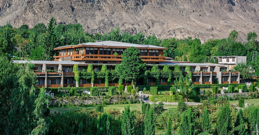 Exterior & Views