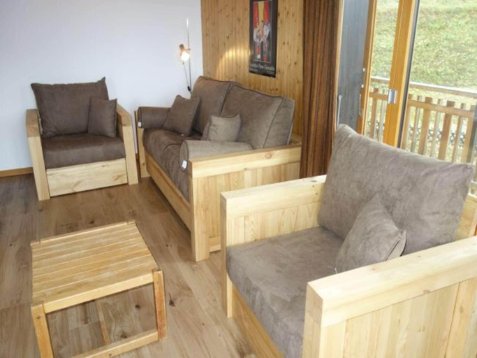 5, Apartment with swimming pool access, Sion
