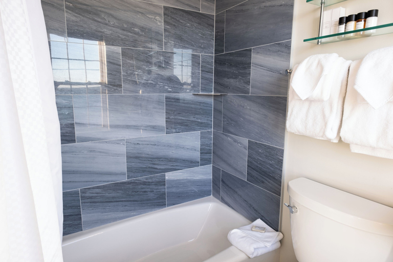 Bathroom 4, The Beach House Inn, York