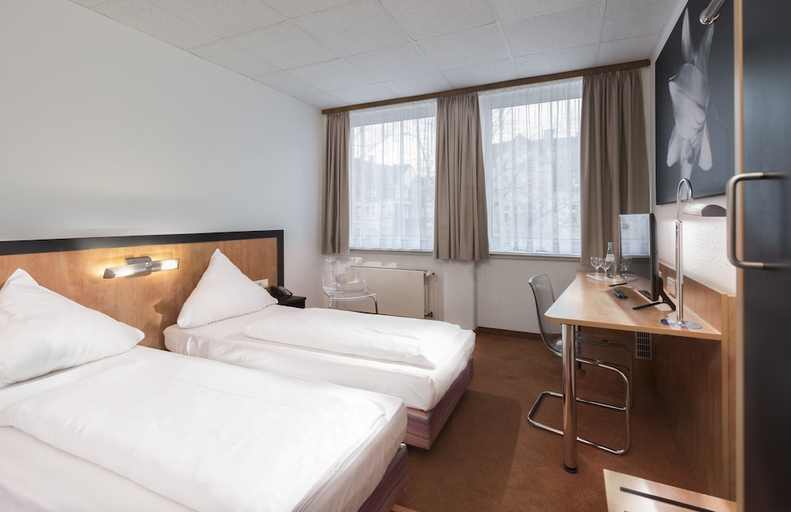 Bedroom 3, Days Inn by Wyndham Dortmund West, Dortmund