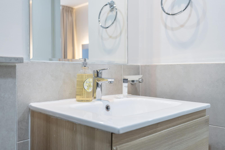 Room 2, Dazzling 1 Bedroom in Golf Vita With Stunning View, Dubai
