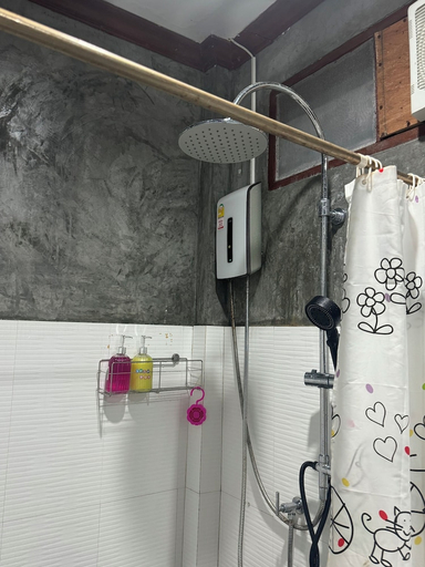 Bathroom 5, Let's Sea Hostel, Mueang Krabi