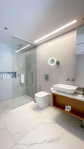 Bathroom, Radisson Beach Resort Larnaca, Larnaca