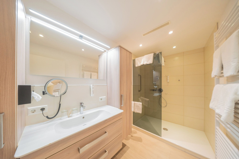 Bathroom 5, Hotel Adler, Alb-Donau-Kreis
