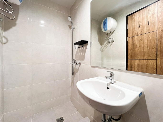 Bathroom 5, Best Deal Studio Room At Delft Ciputra Makassar Apartment, Makassar