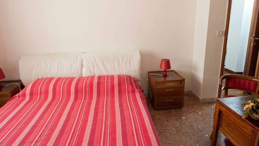 Bedroom 2, 2 Passi Da, Rome